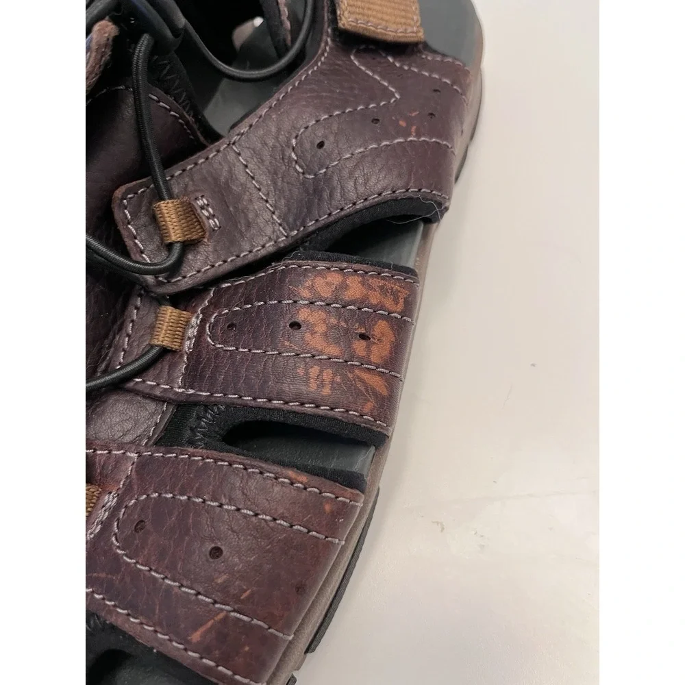 New CLARK'S Sz 13 Brixby Cove Dark Brown Leather Fisherman Sandals Pls Read Flaw